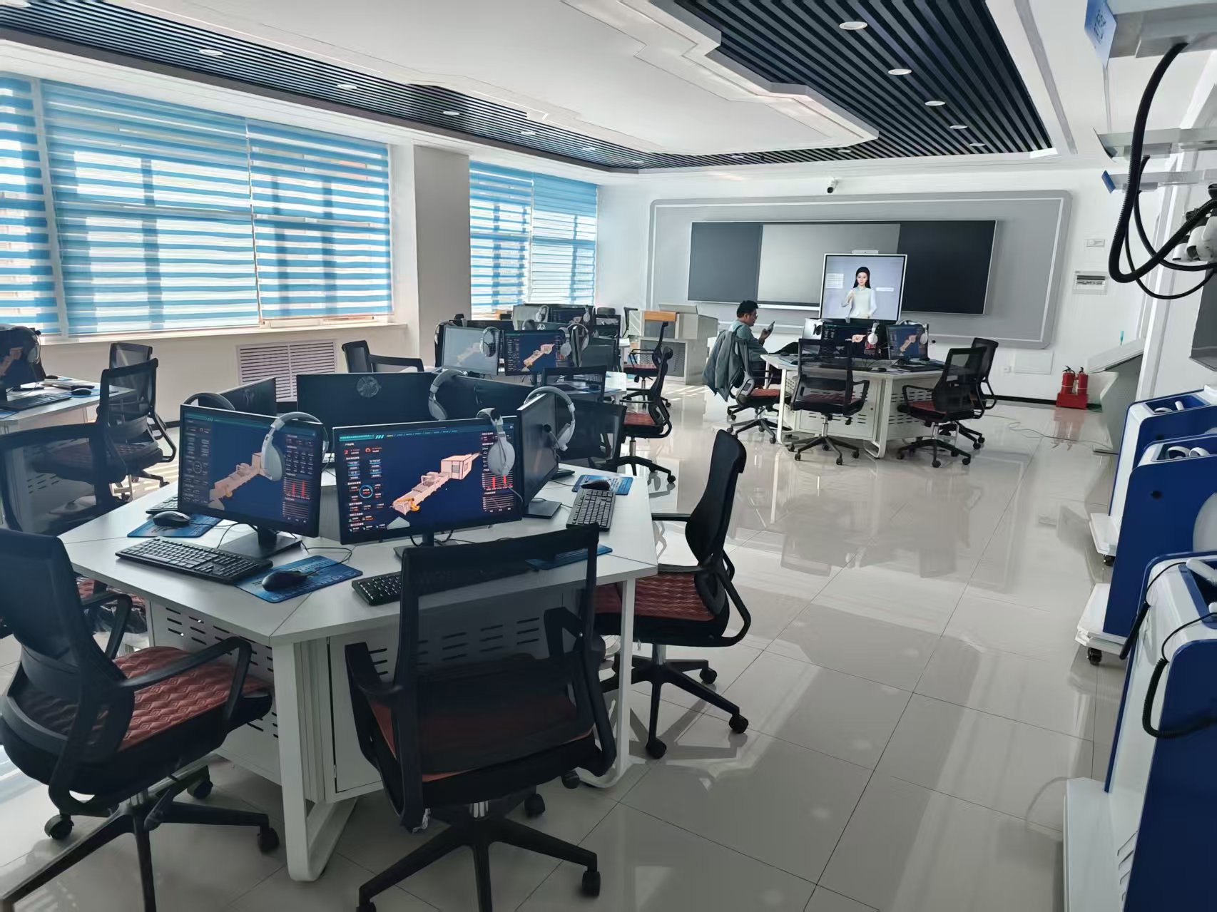 數字人賦能玻璃鍍膜實訓革新！